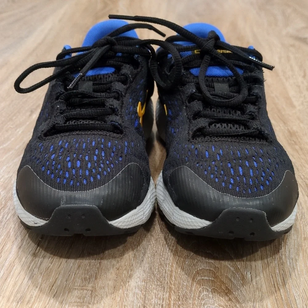 Under Armour Charged Rogue Black and Blue Athletic Shoes Youth 5Y